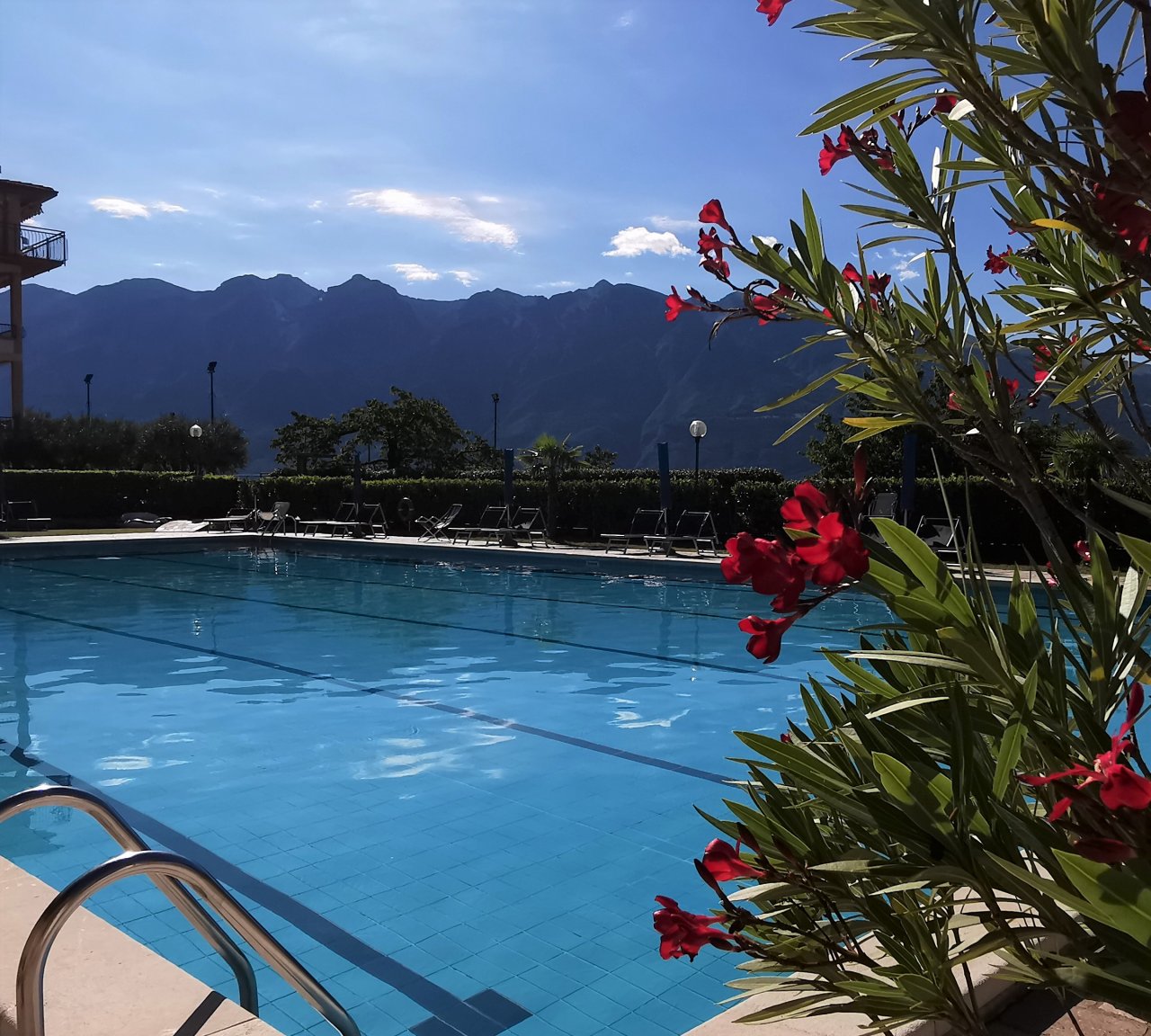 IDEALE FERIENWOHNUNG AM GARDASEE MIT POOL IDEALE FERIENWOHNUNG AM GARDASEE MIT POOL