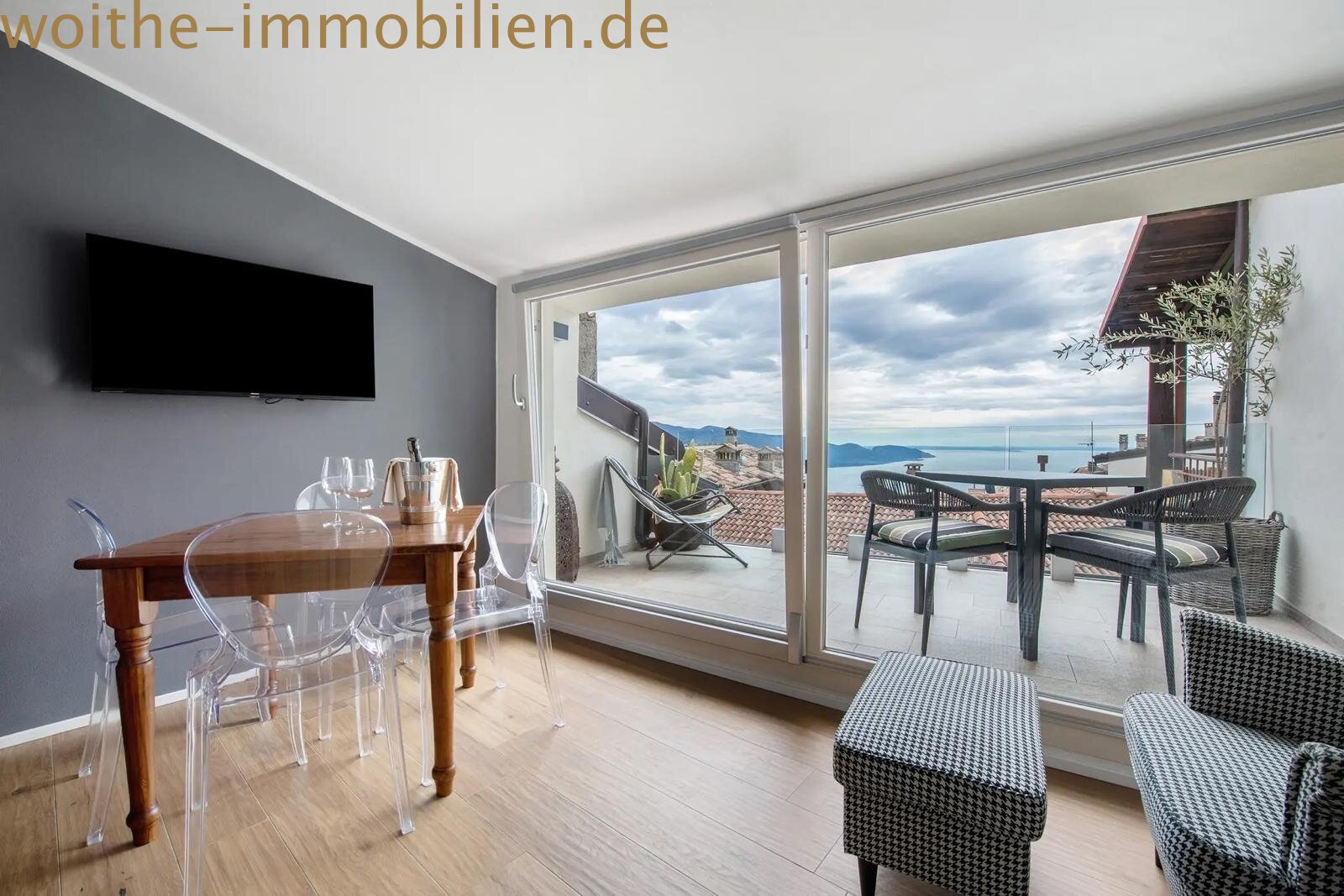 RARITÄT IN TIGNALE-GARDOLA: Design-Wohnung mit Seesicht! RARITÄT IN TIGNALE-GARDOLA: Design-Wohnung mit Seesicht!